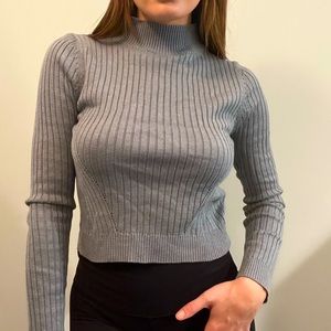 Gray/blue cropped knitted long sleeve top
